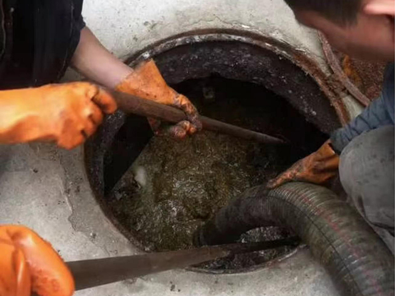 嘉祥清理化粪池时如何避免沼气的危害？